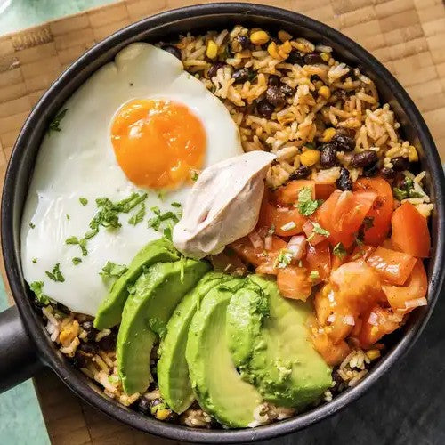 BOL DE RIZ À L'AVOCAT ET OEUF AU PLAT