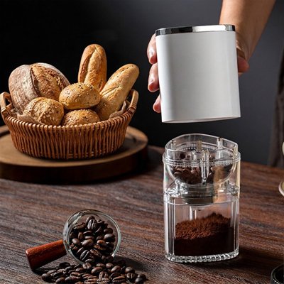 Moulin a cafe​ fraichement moulu
